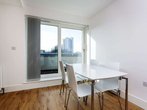 Dining - Cosy Holiday Home in London Near Dulwich and Brockwell Parks (London)