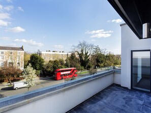 Balcony - Cosy Holiday Home in London Near Dulwich and Brockwell Parks (London)