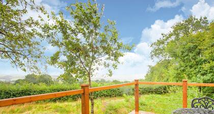 Vintage Holiday Home in Welshpool With Garden