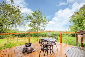 House | Balcony - Vintage Holiday Home in Welshpool With Garden (Welshpool)