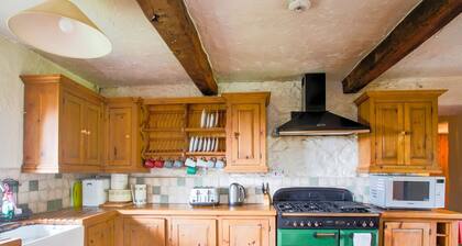 Vintage Holiday Home in Welshpool With Garden