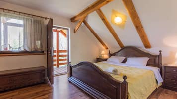 House | 6 bedrooms, individually furnished, bed sheets