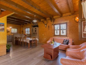 House | Dining - Tranquil Holiday Home in Kvarner with Hot Tub (Brod Moravice)