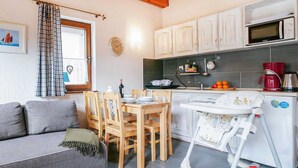 House | Private kitchen - Quaint Holiday Home in Gleznowo With Parasol (Darlowo)