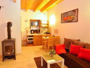 Living room - Quaint Holiday Home in Gleznowo With Parasol (Darlowo)