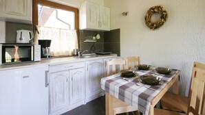 House | Private kitchen - Quaint Holiday Home in Gleznowo With Parasol (Darlowo)