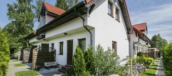 บ้านพักวันหยุดน่ารักใน เกลซโนโว พร้อมร่มกันแดด