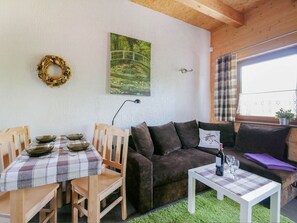 House | Living room - Quaint Holiday Home in Gleznowo With Parasol (Darlowo)
