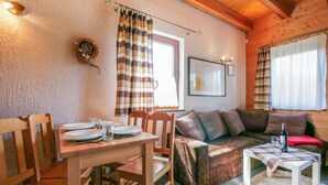 Dining - Quaint Holiday Home in Gleznowo With Parasol (Darlowo)