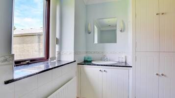 Shower dan handuk