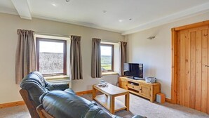 Living room - Traditional Holiday Home With Beautiful Views Over Meadows (Keighley)
