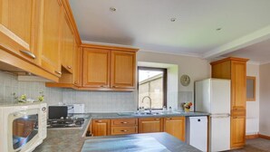 Private kitchen - Traditional Holiday Home With Beautiful Views Over Meadows (Keighley)