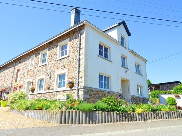 Exterior - Cozy Holiday Home in Luxembourg With Private Terrace (Sainte-Ode)