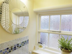 Rumah | Kamar mandi | Shower dan handuk