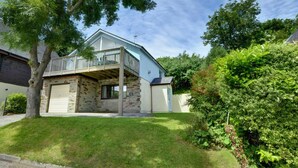 Exterior - Spacious Holiday Home in Little Petherick With Garden (Wadebridge)
