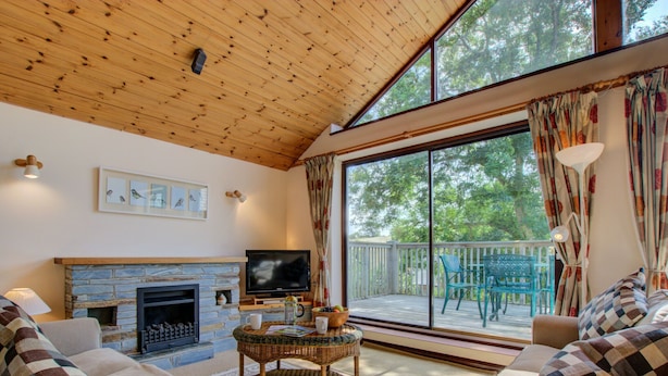 Exterior - Spacious Holiday Home in Little Petherick With Garden (Wadebridge)