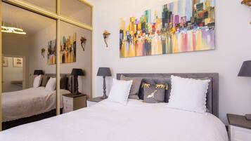 2 عدّة غرف نوم وملاءات أسرّة