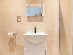 Shower, towels - Lovely Apartment for 3 near Anfield Stadium (Liverpool)