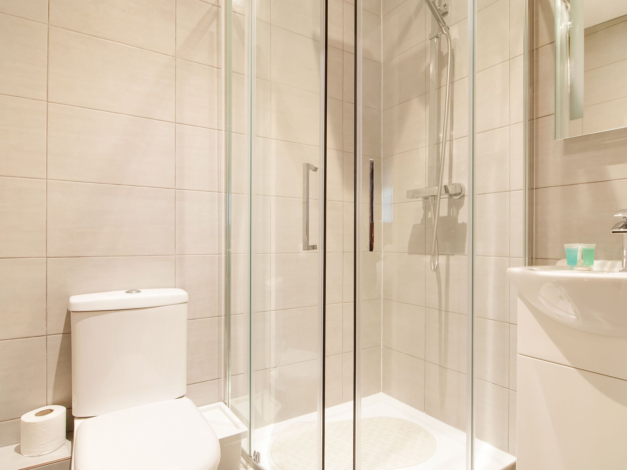 Shower, towels