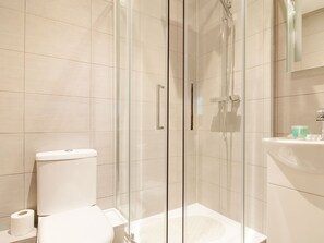 Shower, towels - Lovely Apartment for 3 near Anfield Stadium (Liverpool)