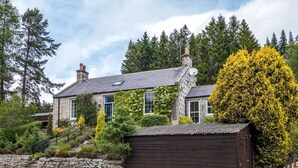 Unclassified image, 3 of 31, button - Quaint Holiday Home in Inverurie near Castle Fraser (Inverurie)