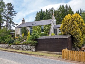 Exterior - Quaint Holiday Home in Inverurie near Castle Fraser (Inverurie)