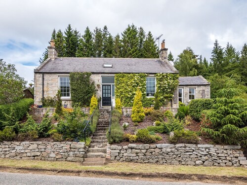 Quaint Holiday Home in Inverurie near Castle Fraser