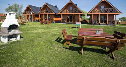 Lovely House Overlooking the Lake, Near the Sea, Ideal for 9 People