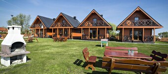 Lovely House Overlooking the Lake, Near the Sea, Ideal for 9 People
