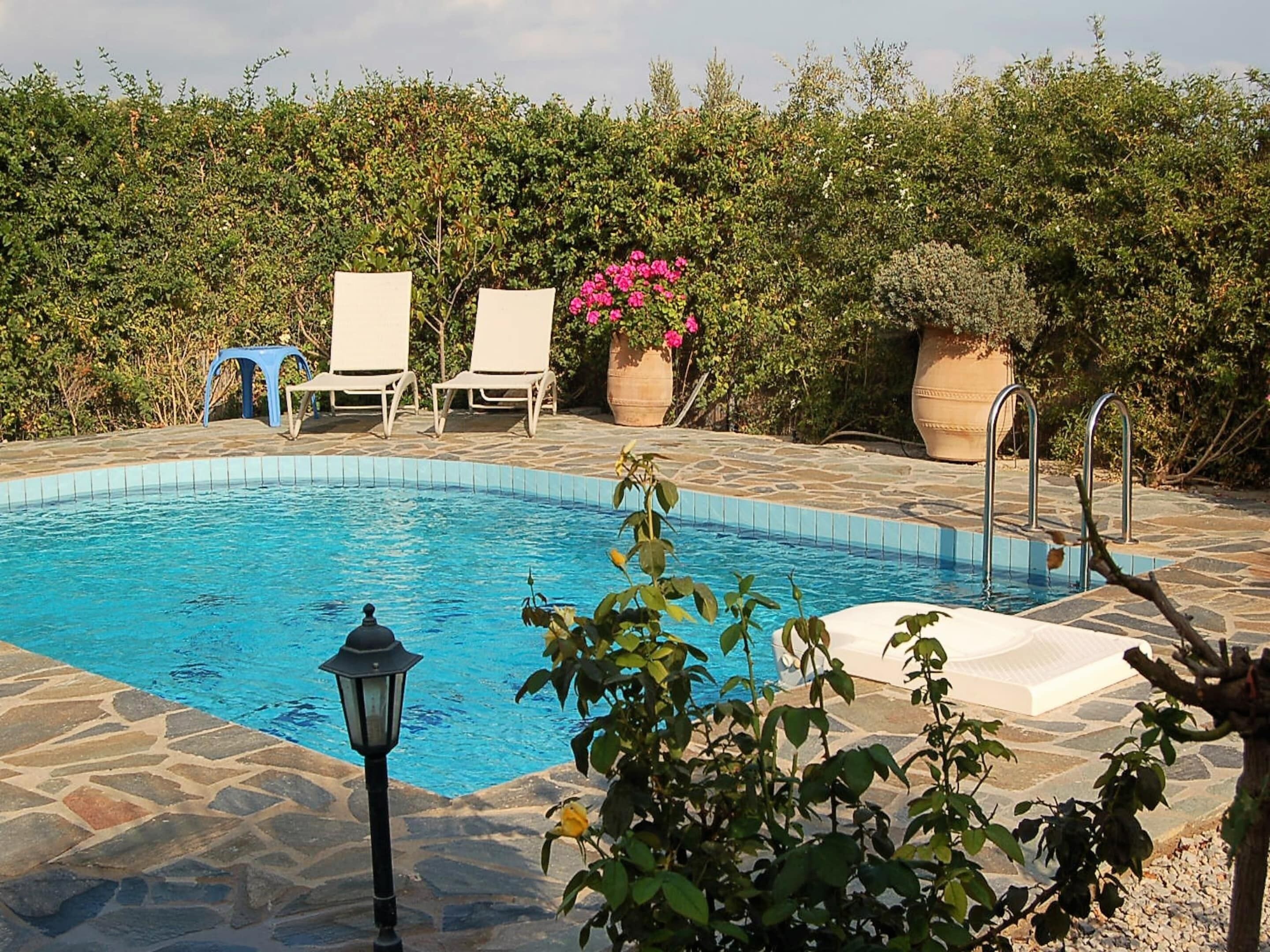 Villa | Alberca | Alberca techada y alberca al aire libre