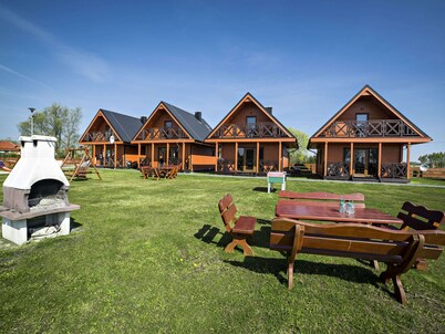 Lovely House Overlooking the Lake, Near the Sea, Ideal for 9 People