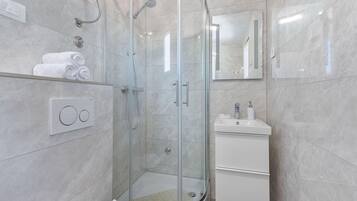 House | Bilik Mandi