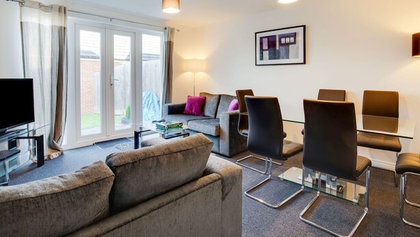 Living room - Simplistic Holiday Home in Cheltenham With Garden (Cheltenham)