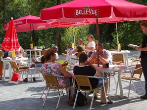 Outdoor dining - Cozy Detached Chalet With Terrace in the Durbuy Area (Durbuy)