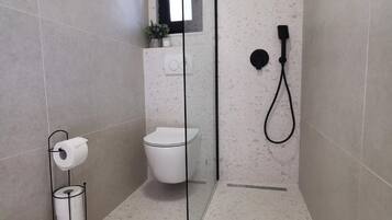 Mobile Home | Bathroom | Shower, towels