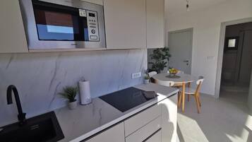 Mobile Home | Private kitchen | Fridge, microwave