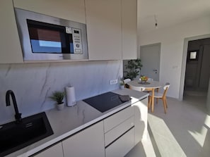 Mobile Home | Private kitchen | Fridge, microwave