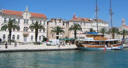 Apartment in Vinisce 100m From the Sea