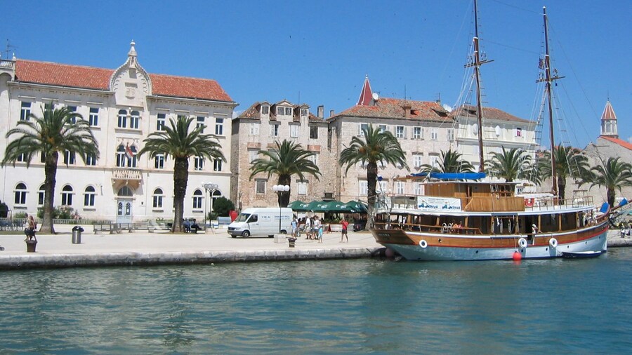 Apartment in Vinisce 100m From the Sea