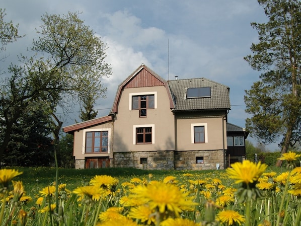 Exterior - Spacious Holiday Home in Karlovice With Fenced Garden (Karlovice)