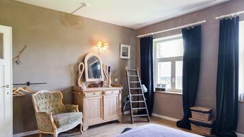 House | 6 bedrooms, individually furnished