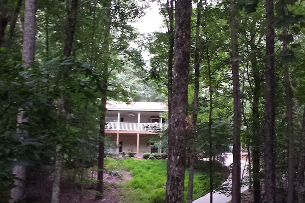 Total privacy at the Treehouse.
