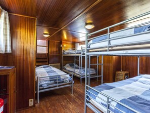 Stacaravan | 5 slaapkamers, individueel gemeubileerd, beddengoed