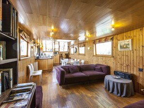 Mobile Home | Living room