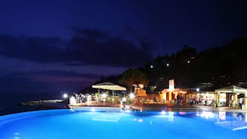 Bungalou | Piscina | Piscina a l'aire lliure