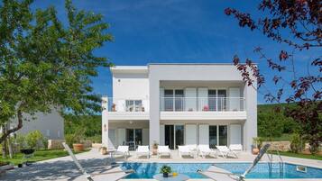 Villa | Exterior