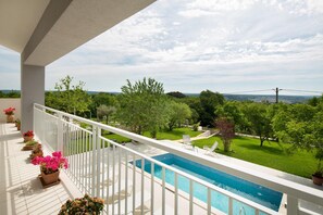 Villa | Balcony