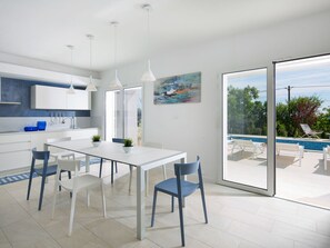 Villa | Dining