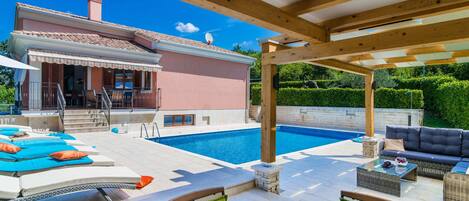 Villa | Basseng | Innendørsbasseng og utendørsbasseng