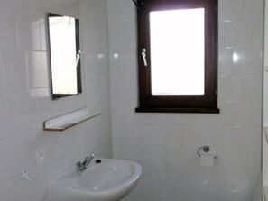 Shower - Cozy Holiday Home with Fireplace near Malmédy (Malmedy)